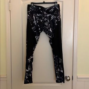 Zella printed leggings w/ touches of mesh - size L